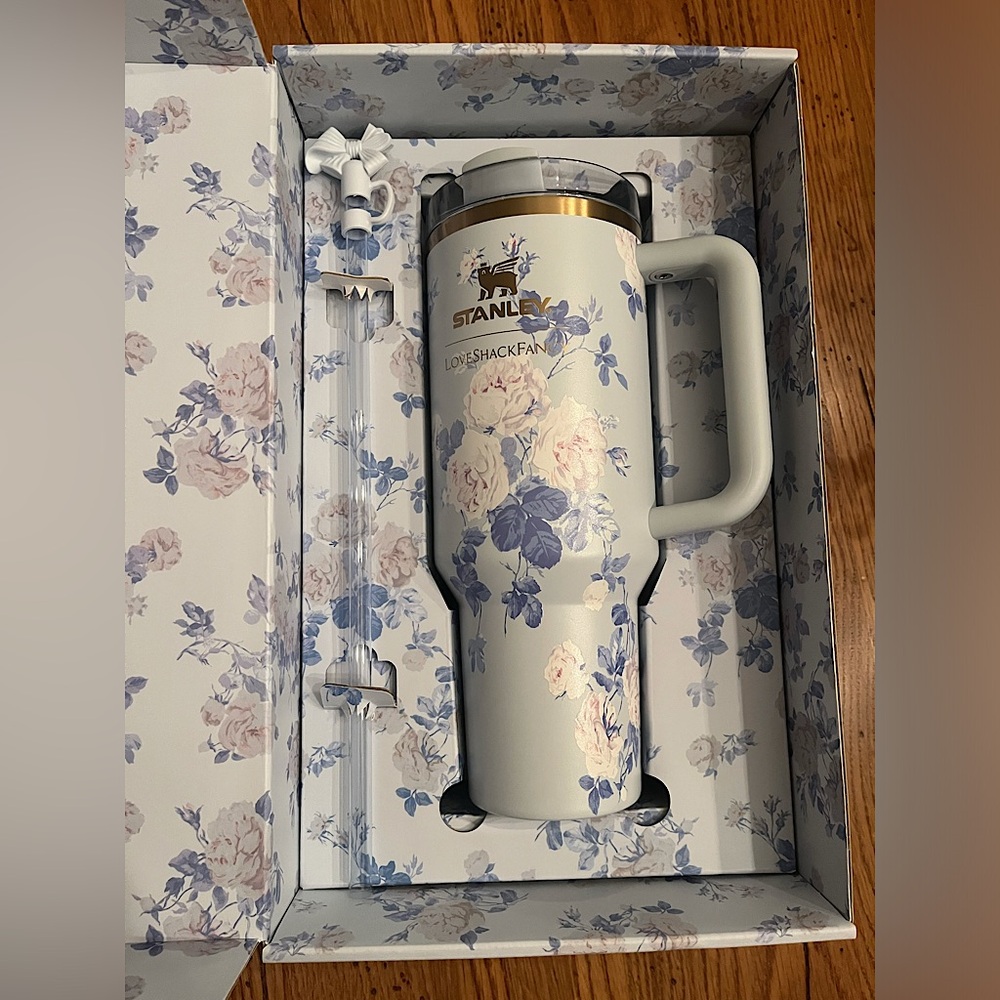 The Stanley X Love Shack Fancy 40oz Quencher - Blue (Everblooming Rosettes)